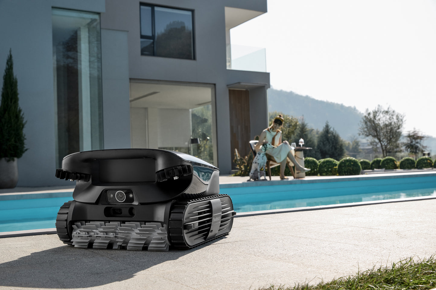 Bild vom Beatbot 2 Ultra am Pool