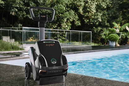 Bild vom Scuba X1 Pro Max Poolroboter auf Caddy