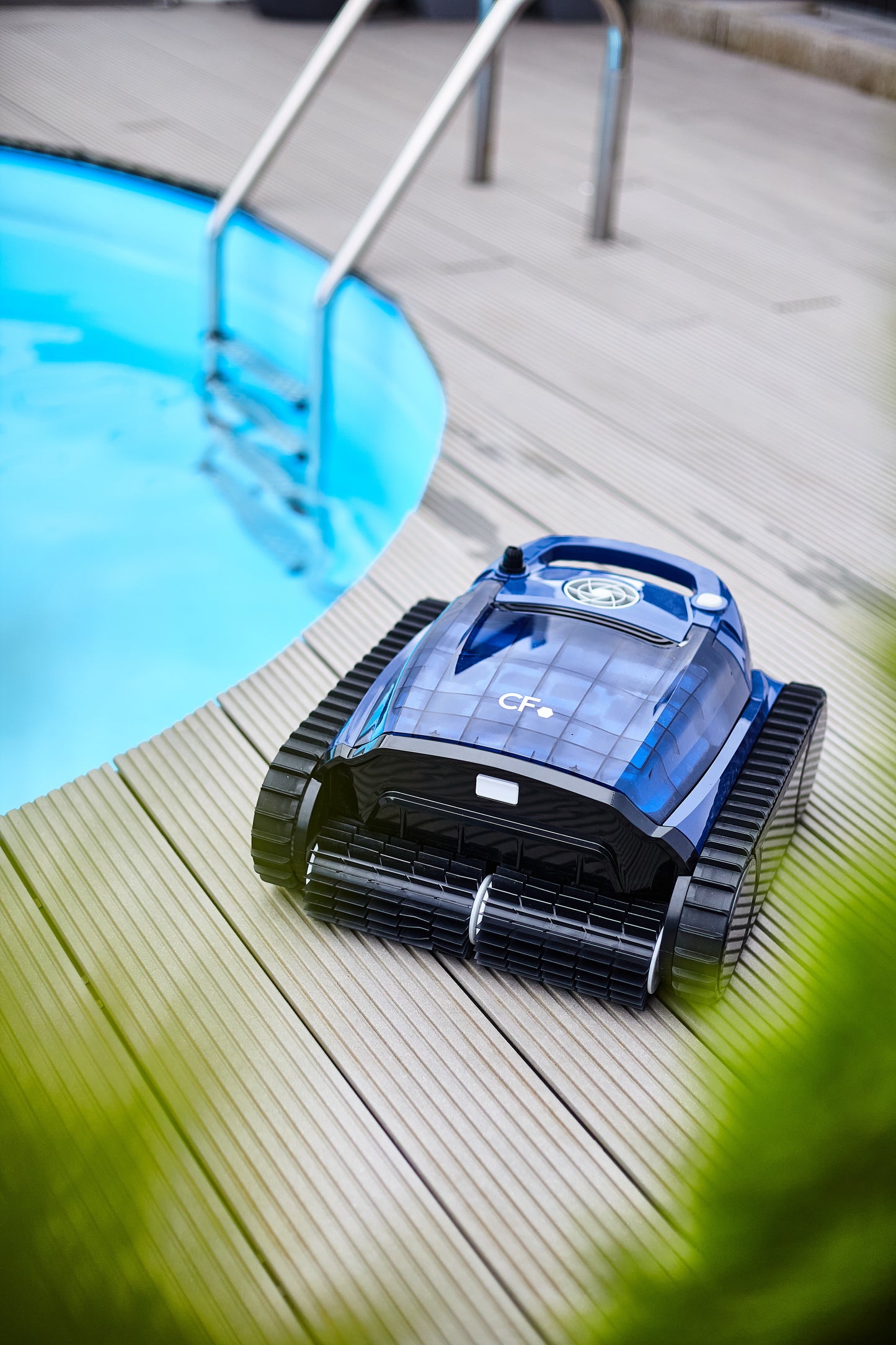 Poolroboter Chemoform CF 600 am Pool