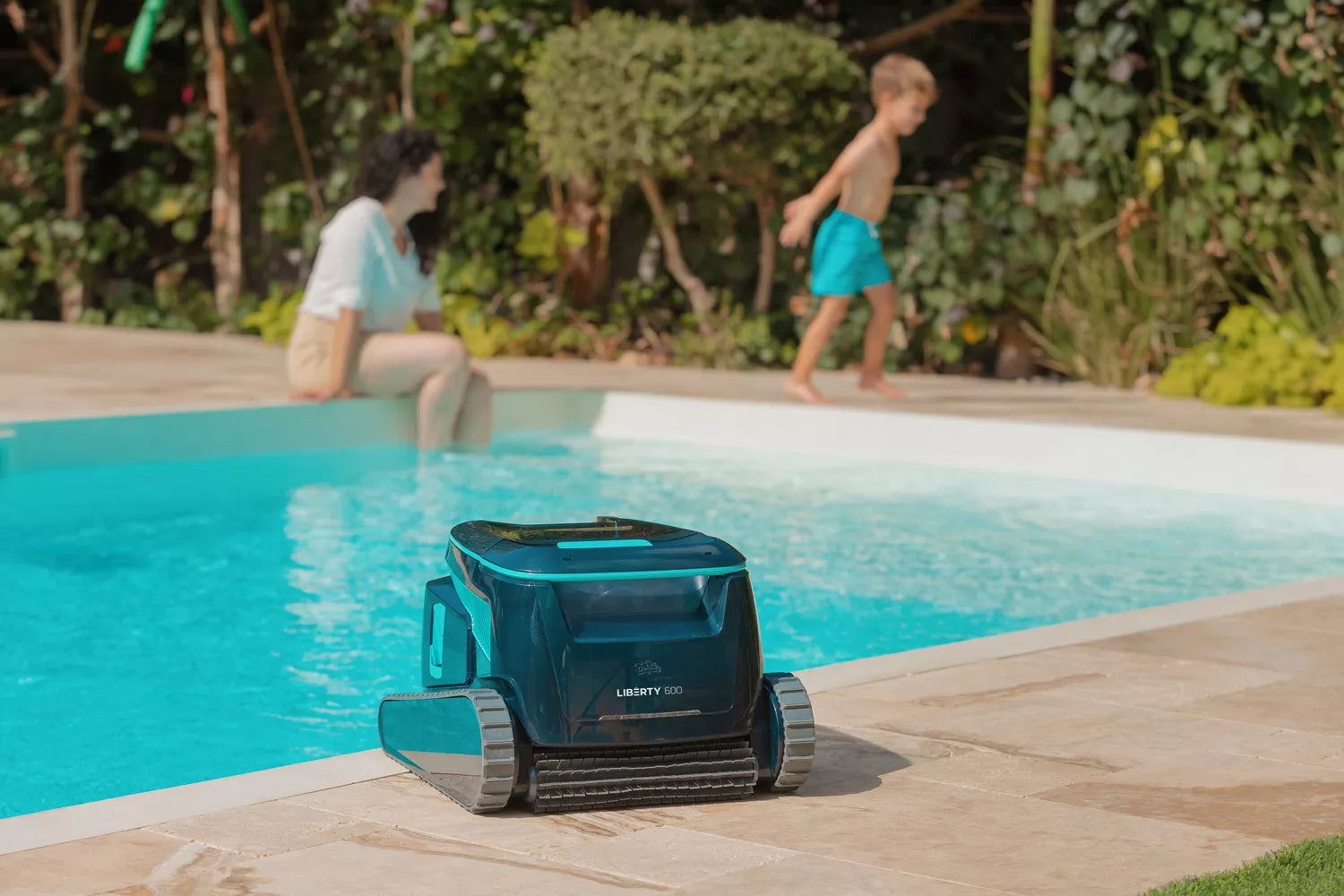poolroboter aufbewahren Maytronics Dolphin Liberty 600 Akku-Poolroboter