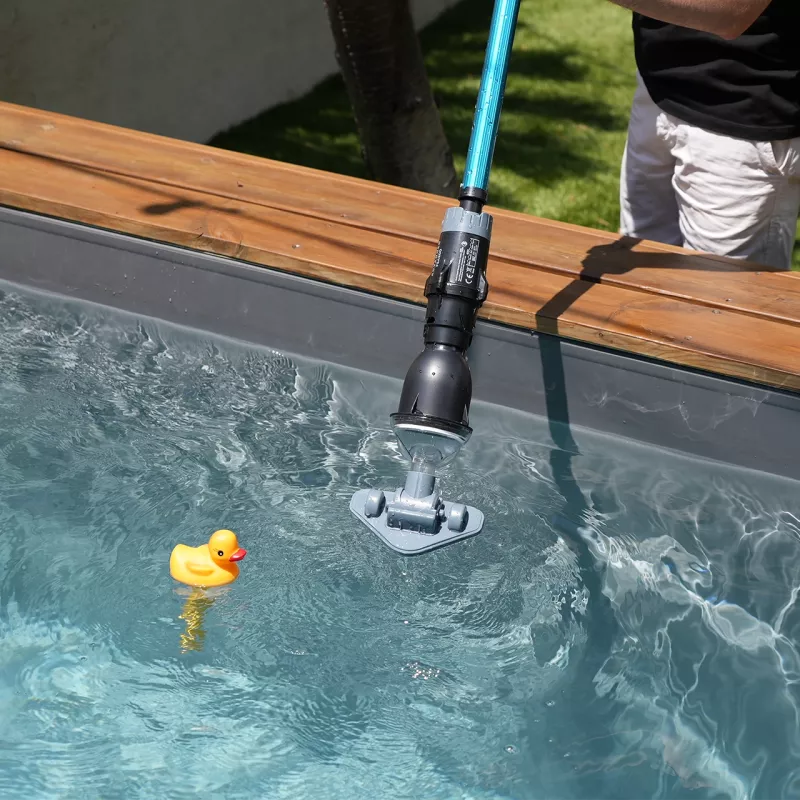 Poolsauger im Einsatz BWT